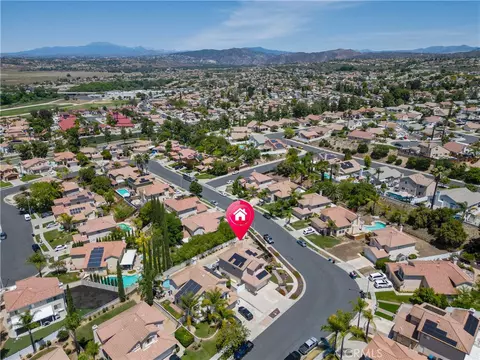 View/Area - 33068 Harmony Ln, Temecula, CA 92592 photo 4 of 7
