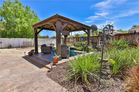 Exterior - 33068 Harmony Ln, Temecula, CA 92592 photo 7 of 10