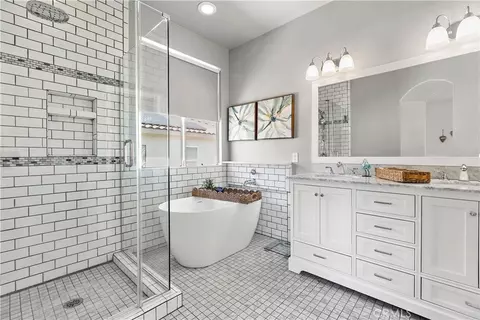 Bath - 33068 Harmony Ln, Temecula, CA 92592 photo 3 of 6