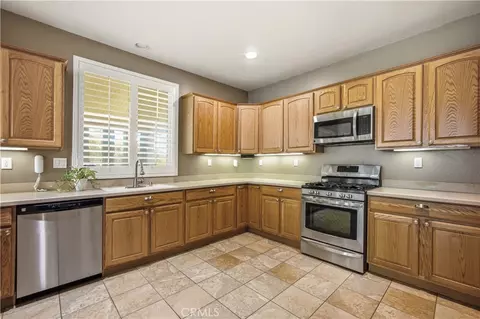Kitchen - 3424 Cromwell Ct, Perris, CA 92571 photo 4 of 5