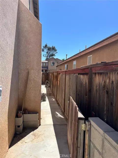 Exterior - 9375 Agave Dr, Hesperia, CA 92344 photo 6 of 9