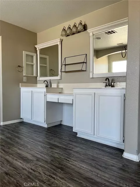 Bath - 9375 Agave Dr, Hesperia, CA 92344 photo 3 of 7