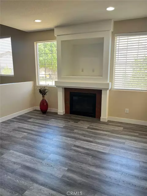Living - 9375 Agave Dr, Hesperia, CA 92344 photo 3 of 9