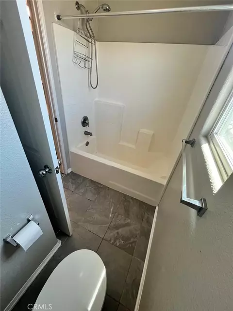 Bath - 9375 Agave Dr, Hesperia, CA 92344 photo 7 of 7