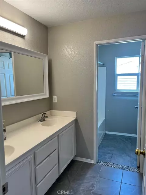 Bath - 9375 Agave Dr, Hesperia, CA 92344 photo 5 of 7