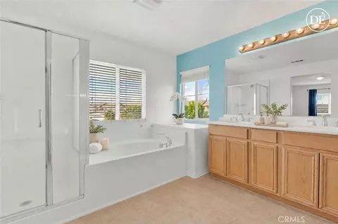 Bath - 13816 Grant Way, Oak Hills, CA 92344 photo 3 of 4