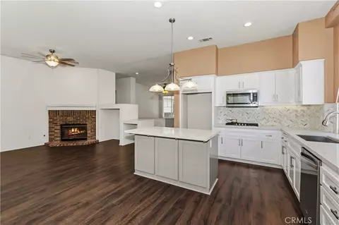 Kitchen - 13481 Canyon Vw, Yucaipa, CA 92399 photo 2 of 2