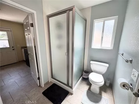 Bath - 6691 Orangewood, Highland, CA 92346 photo 5 of 5