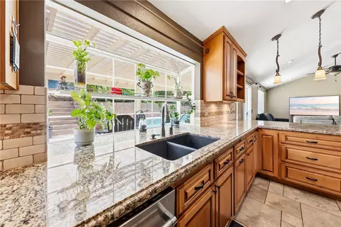 Kitchen - 6691 Orangewood, Highland, CA 92346 photo 2 of 8