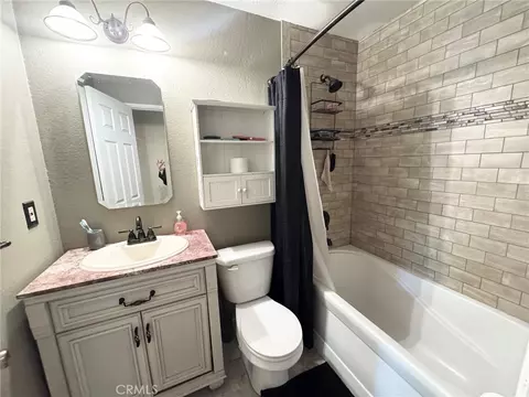 Bath - 6691 Orangewood, Highland, CA 92346 photo 3 of 5