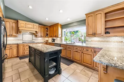 Kitchen - 6691 Orangewood, Highland, CA 92346 photo 1 of 8