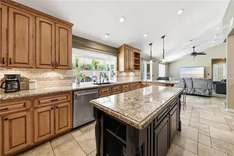 Kitchen - 6691 Orangewood, Highland, CA 92346 photo 7 of 8