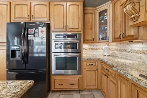 Kitchen - 6691 Orangewood, Highland, CA 92346 photo 6 of 8