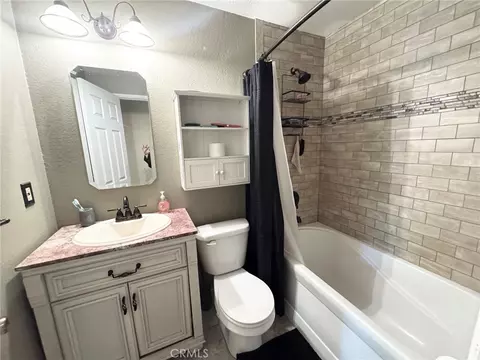 Bath - 6691 Orangewood, Highland, CA 92346 photo 3 of 4