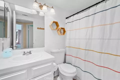 Bath - 34668 Orchard St, Wildomar, CA 92595 photo 1 of 4
