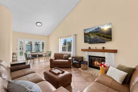 Living - 34668 Orchard St, Wildomar, CA 92595 photo 1 of 5