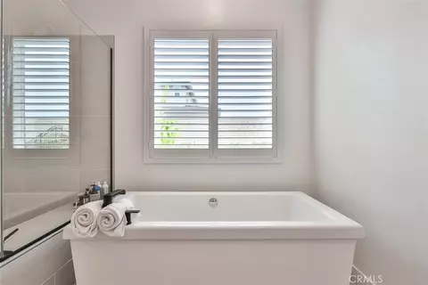 Bath - 1112 W Empress, Glendora, CA 91741 photo 3 of 9