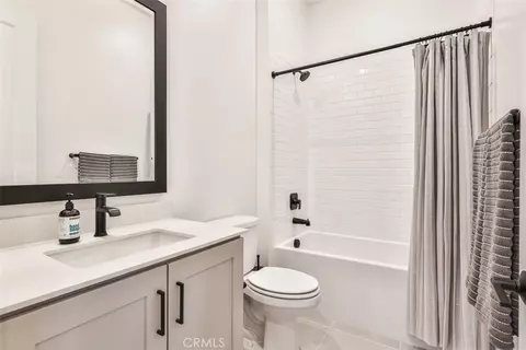 Bath - 1112 W Empress, Glendora, CA 91741 photo 6 of 9