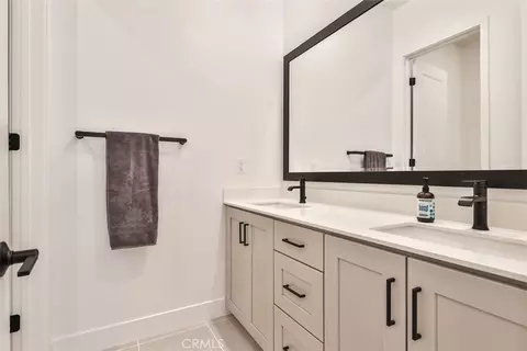 Bath - 1112 W Empress, Glendora, CA 91741 photo 8 of 9
