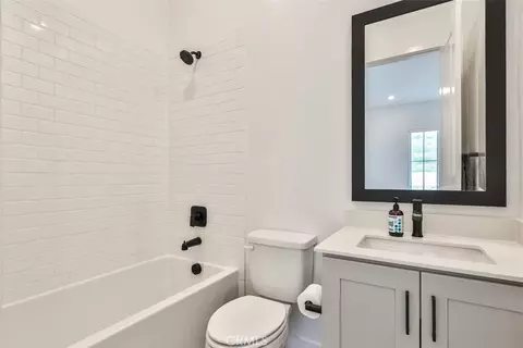 Bath - 1112 W Empress, Glendora, CA 91741 photo 7 of 9