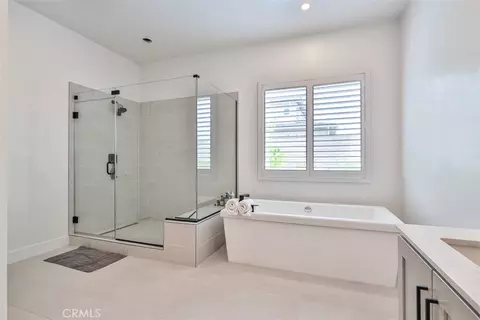 Bath - 1112 W Empress, Glendora, CA 91741 photo 2 of 9
