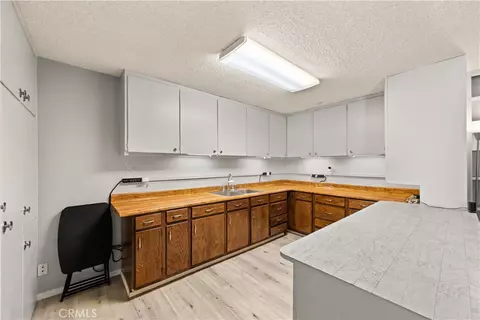 Kitchen - 15103 Kinai Rd, Apple Valley, CA 92307 photo 5 of 5