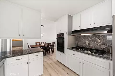 Kitchen - 15103 Kinai Rd, Apple Valley, CA 92307 photo 3 of 5