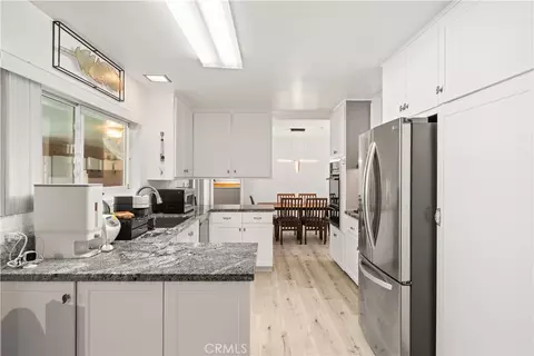 Kitchen - 15103 Kinai Rd, Apple Valley, CA 92307 photo 4 of 5