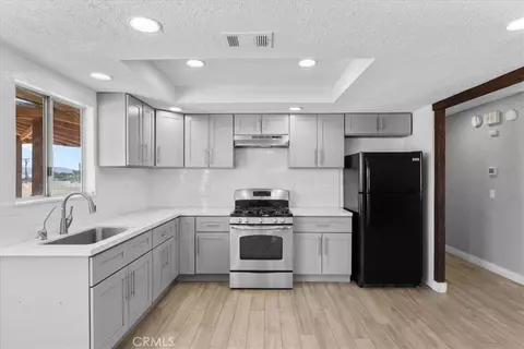 Entry Way - 16424 Verde St, Hesperia, CA 92345 photo 3 of 3