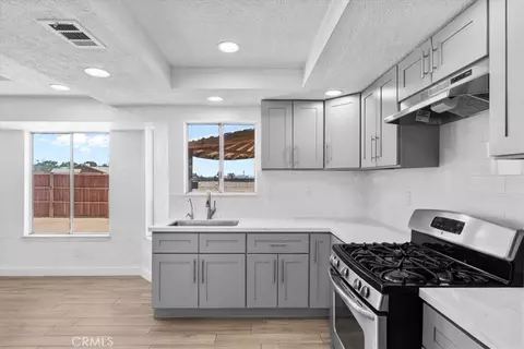 Kitchen - 16424 Verde St, Hesperia, CA 92345 photo 2 of 2
