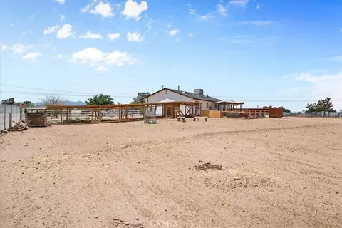 Exterior - 16424 Verde St, Hesperia, CA 92345 photo 3 of 5