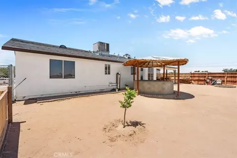 Exterior - 16424 Verde St, Hesperia, CA 92345 photo 4 of 5