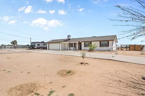 Exterior - 16424 Verde St, Hesperia, CA 92345 photo 2 of 5
