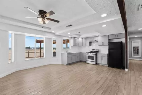 Entry Way - 16424 Verde St, Hesperia, CA 92345 photo 1 of 3