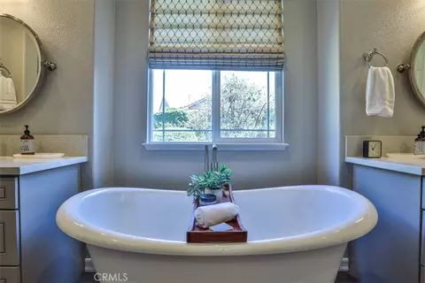 Bath - 12619 Rustic Oak Ct, Rancho Cucamonga, CA 91739 photo 6 of 9