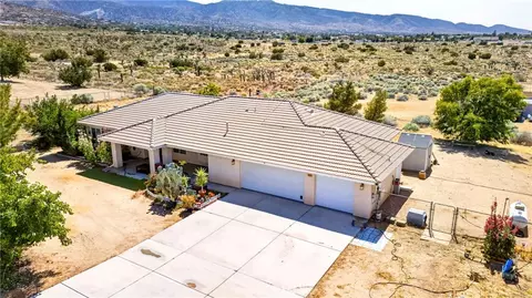 9562 Cambria Ct, Phelan, CA 92371