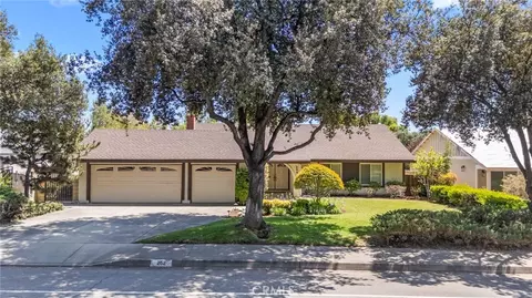 252 E Radcliffe Dr, Claremont, CA 91711