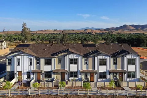 9833 Crossbay Loop #703, Jurupa Valley, CA 92509