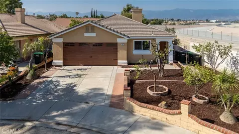 1147 Bronze Star Ct, Colton, CA 92324