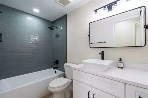 Bath - 1147 Bronze Star Ct, Colton, CA 92324 photo 1 of 4