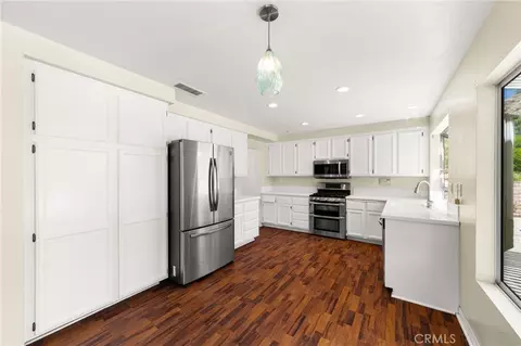 Kitchen - 28348 Saddlebrook, Highland, CA 92346 photo 2 of 2