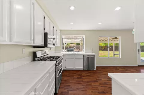 Kitchen - 28348 Saddlebrook, Highland, CA 92346 photo 1 of 2