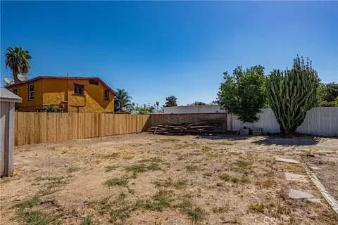 Exterior - 3342 Eucalyptus Ave, Riverside, CA 92507 photo 16 of 20