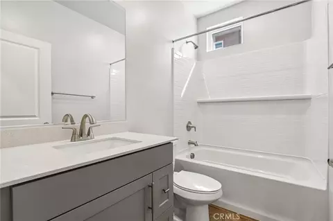 Bath - 9536 Hannah Way, Riverside, CA 92503 photo 2 of 2