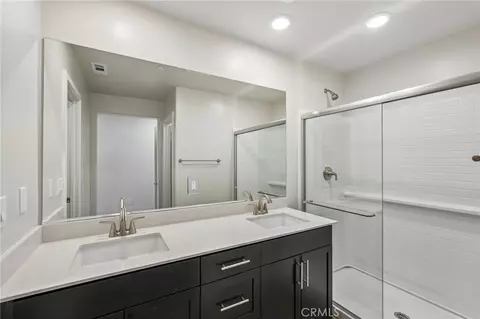 Bath - 9542 Hannah Way, Riverside, CA 92503 photo 1 of 4