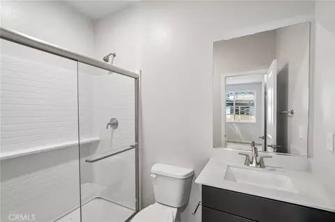 Bath - 9542 Hannah Way, Riverside, CA 92503 photo 4 of 4