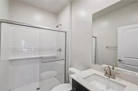 Bath - 9542 Hannah Way, Riverside, CA 92503 photo 3 of 4