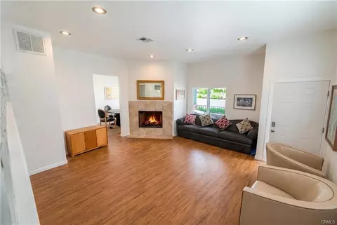 Living - 537 Cypress, Pasadena, CA 91103 photo 2 of 3