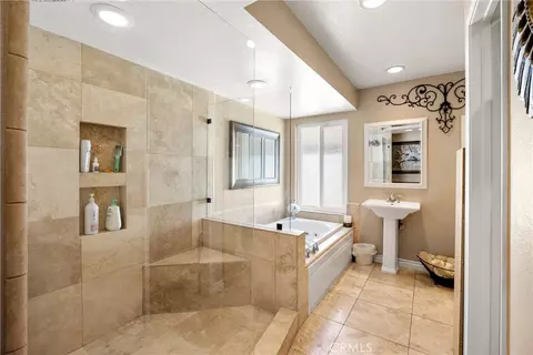 Bath - 1340 Sunrise Cir S, Upland, CA 91784 photo 2 of 4