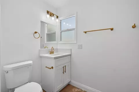 Bath - 4834 Hedrick Ave, Riverside, CA 92505 photo 3 of 4